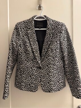 2 piece Suit - Banana Republic Black and White Patterned Women's blazer and pant